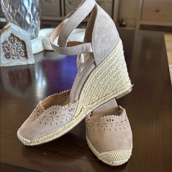 NWOB Kelly & Katie Adell Espadrille Wedge Sandals - Picture 1 of 5